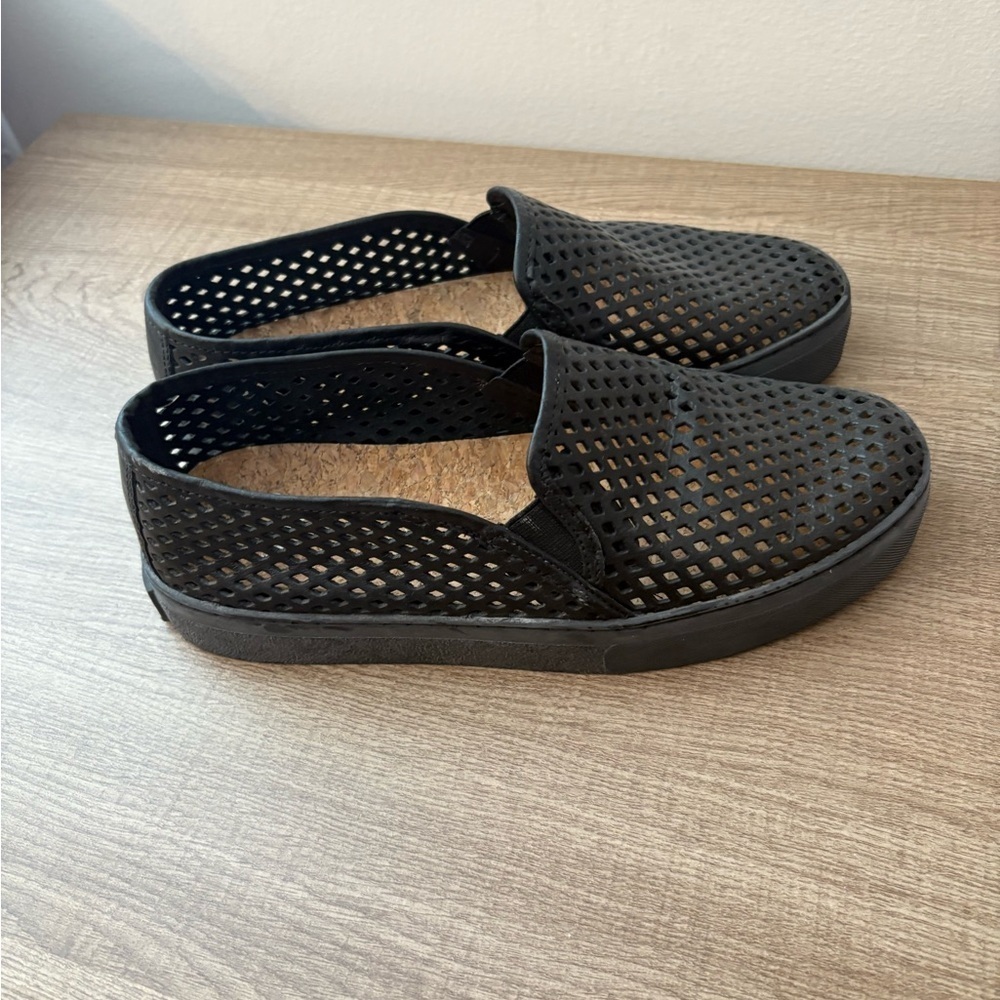 Jibs slip on sneakers black women’s 7 men’s 6
